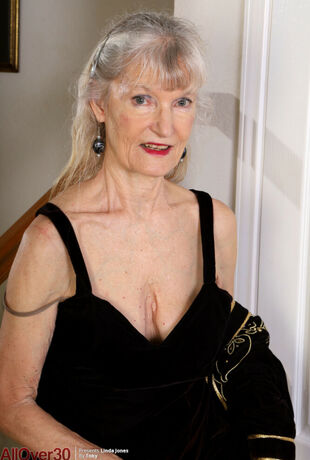 60 yr old woman nude