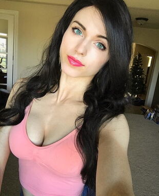 amouranth hot