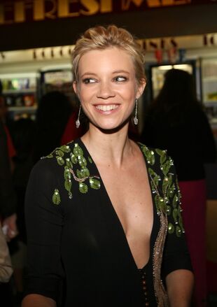 Amy Smart's steamy gallery will make your head spin!