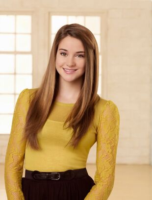 Check out these young'uns! Teen Charlene Woodley and Shailene Woodly pics from American Teen series.