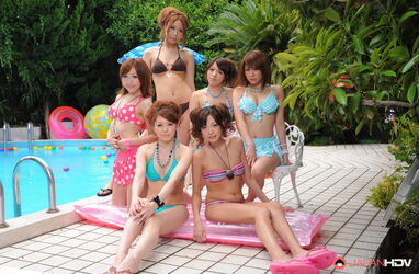 korean girls in bikinis. Photo #2