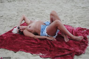 nude beach blow jobs. Photo #1