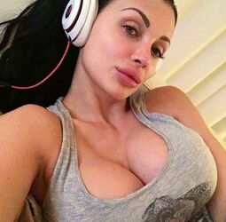 big breast selfie. Photo #4