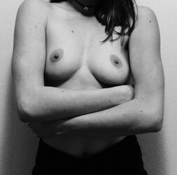 olivia macklin topless. Photo #3