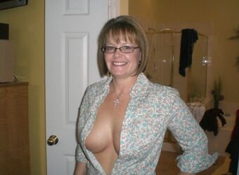 mom big boobs com. Photo #4